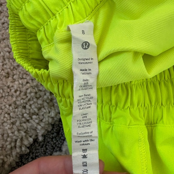 Lululemon Hotty Hot low rise shorts in the color Highlight Yellow - Picture 4 of 4